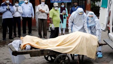 تصویر در عیادت‌کنندگان هندی برای خنک شدن یک بیمار را کشتند