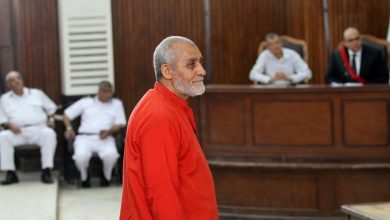 تصویر در حکم حبس ابد برای رهبر اخوان‌المسلمین مصر تأیید شد