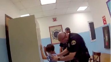 تصویر در دستبند زدن پلیس آمریکا به کودک ۸ ساله معلول!