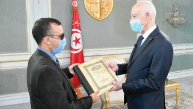 تصویر در یک نابینا در تونس وزیر شد