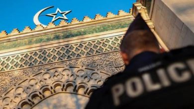 تصویر در فرانسه به بهانه مقابله با «اسلام‌گرایان افراطی» مساجد را تعطیل می‌کند