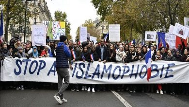تصویر در ادامه اعتراضات به قوانین محدود‌کننده دولت فرانسه علیه مسلمانان