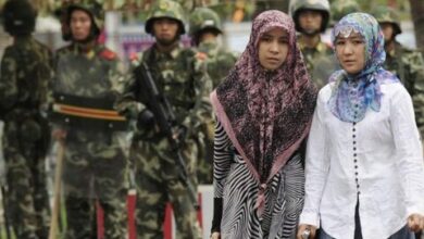 تصویر در بازداشت زنان مسلمان به دلیل استفاده از واتساپ و جی‌میل در چین