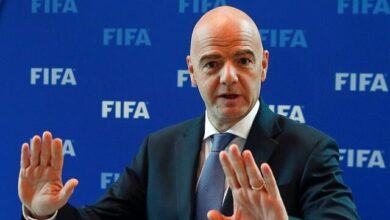 تصویر در توضیح رئیس فیفا به ممنوعیت مصرف الکل در ورزشگاه های جام جهانی قطر: فکر نکنم با سه ساعت مصرف نکردنِ الکل، بمیرید