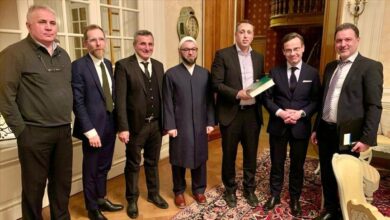 تصویر در دیدار نخست وزیر سوئد با نمایندگان مسلمان برای بررسی پیامد هتک حرمت قرآن