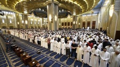تصویر در کویت ابلاغ کرد؛ ممنوعیت استفاده از موبایل برای قرائت قرآن‌ در نماز تراویح