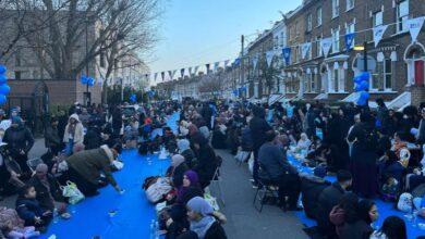 تصویر در «افطار خیابان» ضیافت افطاری مسجد لندن برای مسلمانان و غیر مسلمانان