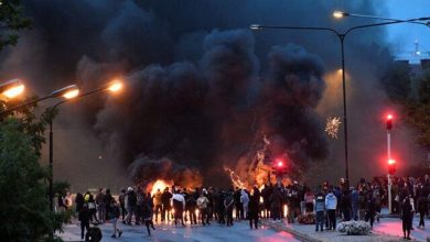 تصویر در آتش زدن قرآن کریم در سوئد از سوی یک گروه افراطی