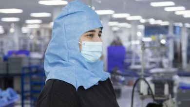 تصویر در حجاب یک‌بار مصرف برای کارمندان بیمارستانی در انگلیس