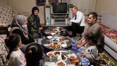 تصویر در حضور اردوغان در سفره افطار یک شهروند عادی