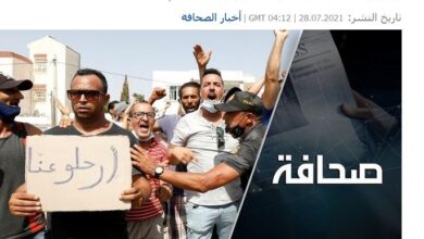 تصویر در نماد دموکراسی عرب در حال فروریختن است