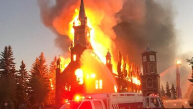 تصویر در آتش زدن کلیساهای کاتولیک در کانادا