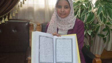 تصویر در دختر نوجوان مصری قرآن را ۵ ماهه کتابت کرد