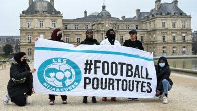 تصویر در حمایت وزیر فرانسوی از فوتبالیست های محجبه این کشور