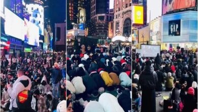 تصویر در اجتماع صدها مسلمان روزه‌دار در قلب نیویورک