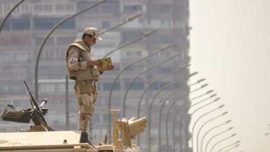 تصویر در قرآن‌ خواندن یک سرباز؛ عکس برتر مسابقه جهانی