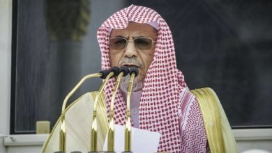 تصویر در حمایت عربستانی‌ها از موضع ضدصهیونیستی خطیب مسجد الحرام