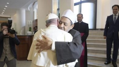تصویر در تلاش تندروها برای ممانعت از دیدار شیخ الازهر با پاپ فرانسیس