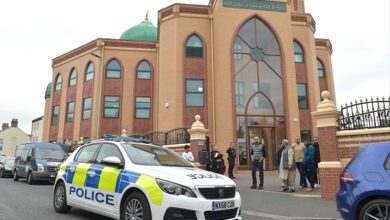 تصویر در حمایت از پخش اذان در مسجد «فاروق اعظم» انگلستان