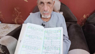 تصویر در پیرمرد ۸۲ ساله مصری، تمام قرآن کریم را با دست خط خود کتابت کرد