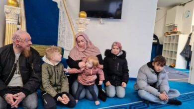 تصویر در یک خانواده آلمانی در مسجد «السلام» در جنوب این کشور مسلمان شدند